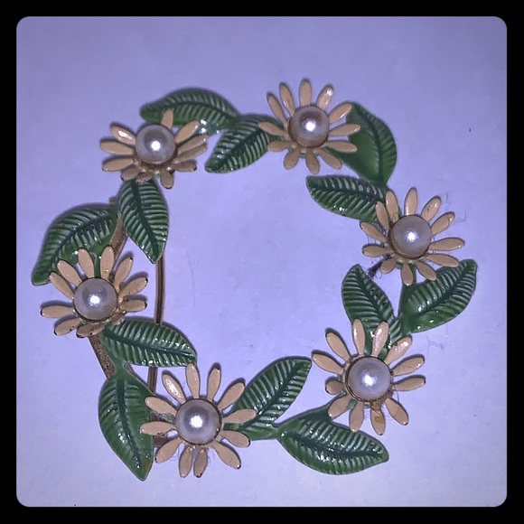 Jewelry - Antique Brooch